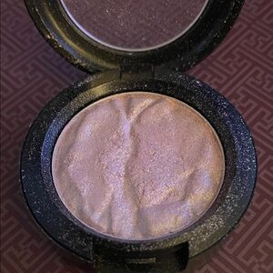 MAC Feminine Wiles Foiled Eyeshadow